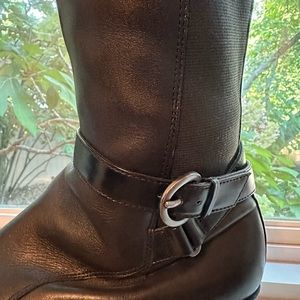 Gently-used Women’s Naturalizer Knee-High Black Boots - Size 8.5